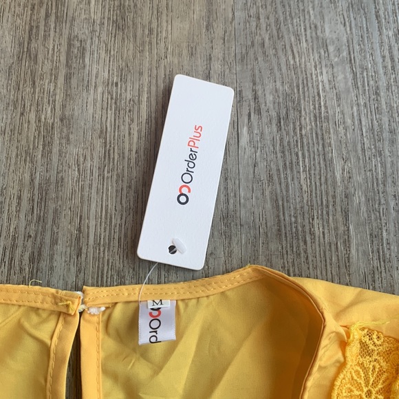 NWT Bright yellow sleeveless tunic - Picture 4 of 8